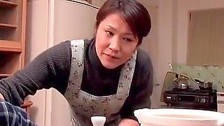 Mujer puta japonesa follada delante de su marido (Completo: bit.ly/2Pf0ULE)