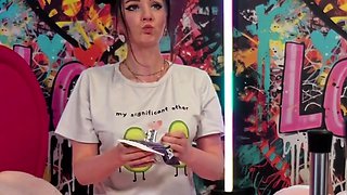 Amateur webcam girl masturbate big dildo