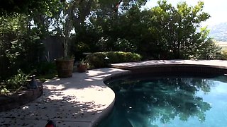 Ebony Street Suck-Off: Misty Swallows Cum on an Empty