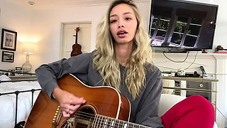 Amateur Webcam Cute Teen Plays Solo with Big Dildo