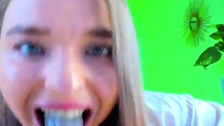 Hot amateur webcam teen masturbates for their fans