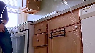 Destroying this kitchen with my powerpissing stream