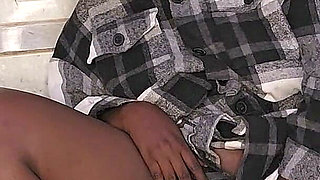 The Fingers Inside the Single Mom's Pussy She Feel Horny
