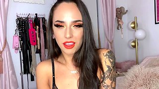 Close up MILF masturbation