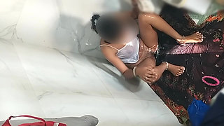 Indian hot saxy figure young bhabhi bath !! Bhabhi have gorgeous figure!!Chupke se video bna