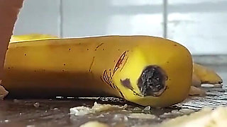 I crush bananas like your dick