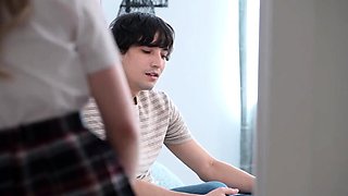 Horny teen offers her wet pussy to be taken by stepbro