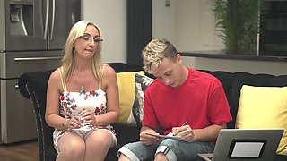 Beautiful pornstar Keira Rose gives a great blowjob and then fucks in doggystyle.