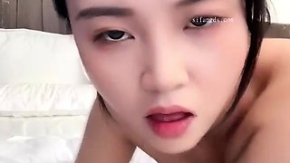 Amateur asian loves masturbating her sweet teen cunt