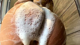 Masturbating amateur cums after solo fun