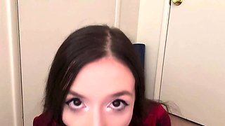 Brunette solo masturbation on webcam