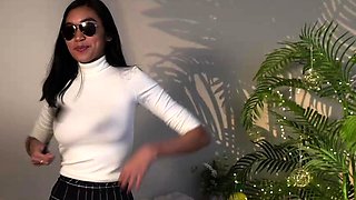 Amateur Webcam Chick Masturbates On Webcam More at