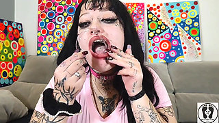 Bimbo Curvy Girl Mouth Tongue Fetish