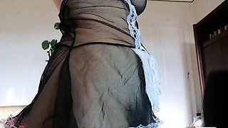 Big-Bottomed Arab Housekeeper Teases on Webcam