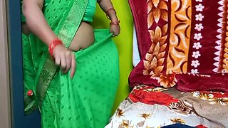 Beautiful Indian Bhabhi Is Wearing Saree
