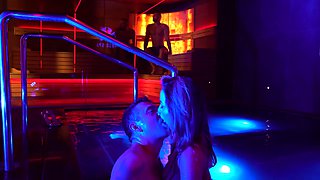 Chloe can't resist the greed - Jacquie et Michel TV