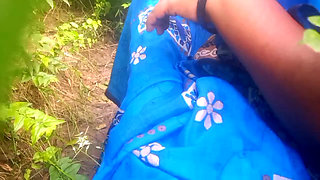 Beautiful boobs of the aunty who works in the garden