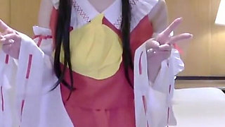 Slender Downer Style Apparel Girl Cosplayer Shows Her Quiet Charm as a Reimu Shrine Maiden Again 2