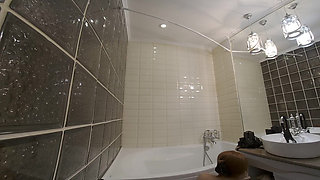 Hot Redhead Goes Intimate in the Tub
