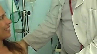 Doctor piss - nurse Pepper Pew fucks with old kinky doctor Pavel Terrier