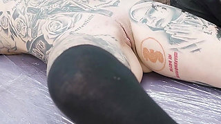 Big Boobed Tattoo Girl Gets Anal Fuck During a Tattoo Session - Gaping and ATM