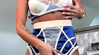 Masturbating solo babe loves her toys