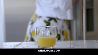 Step-mom next door gets fucked in arse