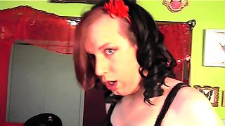 Amateur Big Titted Brunette Get Fucked On The Couch