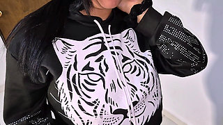 We just arrived at the hotel, I turn on the camera and record the BIG ASS!! of my friend DON'T SEE IT!!