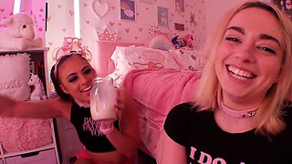 Close up fuck girl in big cock