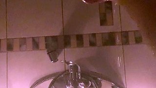 amateur lustywench fingering herself on live webcam