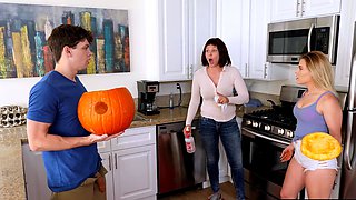 Prankster stepbro fucks big ass stepsis
