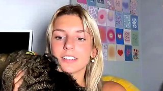 Amateur Webcam Cute Teen Plays Solo with Big Dildo