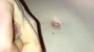 Lars Damberger wichst in pinker Satin frauenunterwäsche