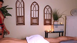 Coco Scorpio s Oily Handjob Spa Surprise