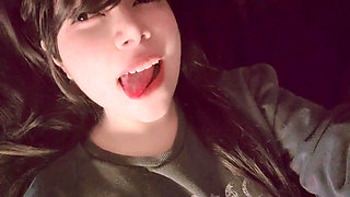 Real Amateur Girl Shows off Her Sweet Body and Masturbates