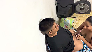 Recording! He Performs Oral Sex on His Stepson Until He Squeezes Everything