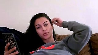 Brunette Tranny jerking in hard dick in solo Webcam