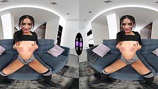 Skinny teen Breiny Zoe masturbates on the sofa in vr