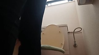 Japanese MILF Mayumi Kanzaki Solo Pee Fetish Toilet Pissing at Home