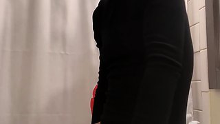 Naked amateur webcam girl fingering her pussy live on camera