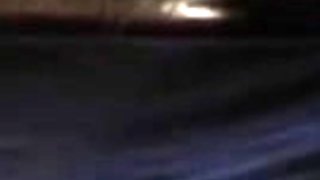 Deutscher Handarbeit unter dem Tisch