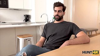 Hunt4k - the wrong door, but the right snatch