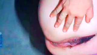 What Ass Figure Is Very Gentle and Stimulating by Putting Your Finger in