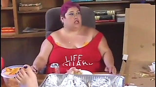 Blonde BBW seduces hunk to bang her in bed