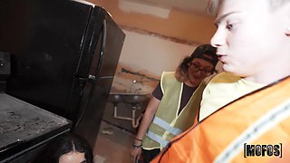 Angel Gostosa's Construction Lust Ignites Wild Heat