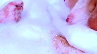 Amateur MILF in a threesome with double shot