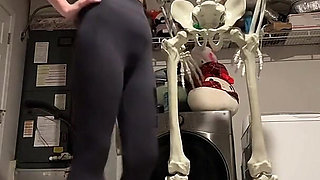 6'7 Barefoot Giantess Towers Over Everything at Home! Height Comparisons + Chores POV