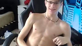 Muscular Hunk Shows Off on Webcam
