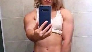 Amateur Latina Milf Masturbates on Cam